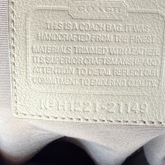 Coach EUC Gray Signature C’s Jacquard
canvas & leather Shoulder Bag - Picture 3 of 15